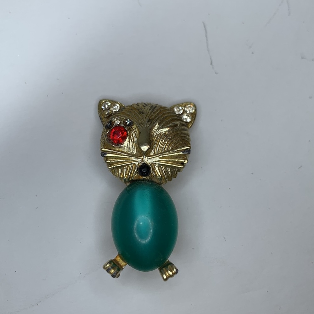 Small Vintage Cat Pin